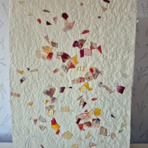 Poster gemaakt van handgeschept papier met gekleurde bloemen (inclusief passe-partout)