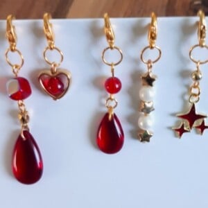 Handgemaakte Stitchmarkers/ steek markeerders, Set van 5: Perfecte accessoires voor Creatieve Geesten! verschillende thema's, Sleuterlhangers