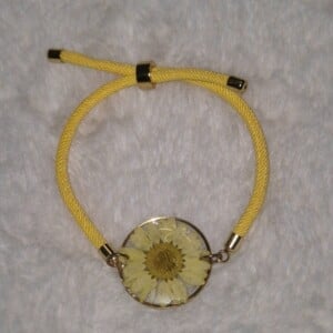 Adjustable Gele ronden resin armband