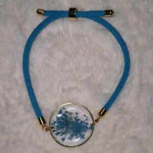 Adjustable resin armband