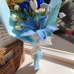 Blauw gehaakt boeket