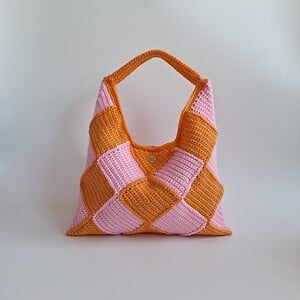 Gehaakte checker handtas 'Light pink & orange'