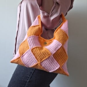 Gehaakte checker handtas 'Light pink & orange'