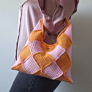 Gehaakte checker handtas 'Light pink & orange'