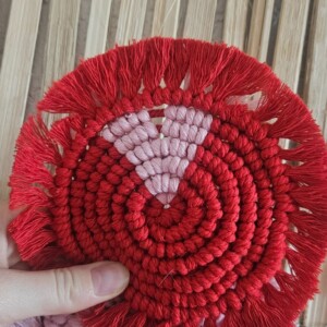Gehaakte hartjes macrame onderzetter