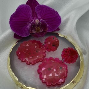 Handgemaakte epoxy oorbellen 'schulp' - roze