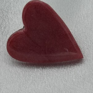 Handgemaakte epoxy oorstekers 'hart groot' - klassiek roze