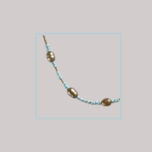 Ketting met Zoetwaterparels en en groene kraaltjes