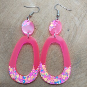 Resin oorhangers Ovaal neonroze