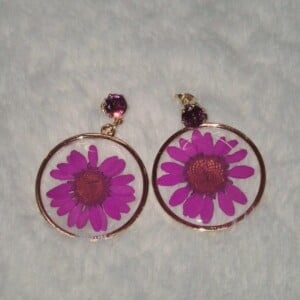 Resin ronde paarse oorbellen