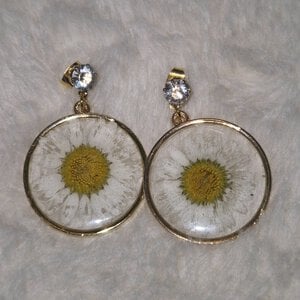 Ronde witte resin oorbellen