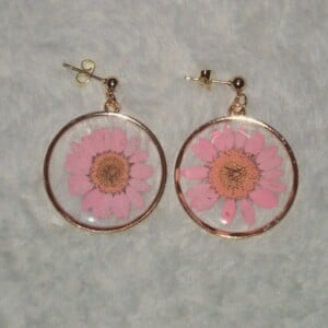 Roze resin oorbellen