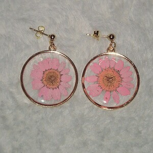 Roze resin oorbellen