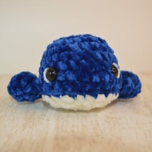 Sleutelhanger whale/walvis: velvet yarn
