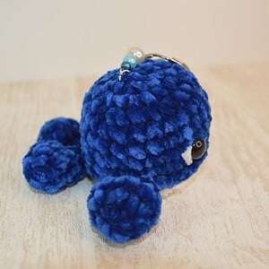 Sleutelhanger whale/walvis: velvet yarn