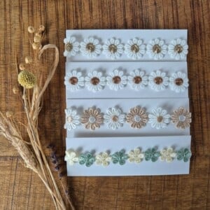 Bloemenhaarbandjes in verschillende kleuren doorlopend