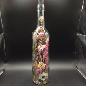 Droogbloemen in een magische fles met ledlampjes