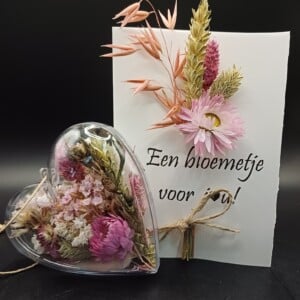Droogbloemenkaart 'Een bloemetje voor jou' incl. hart met droogbloemen