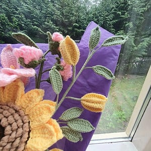 Gehaakte zonnebloem lily boeket