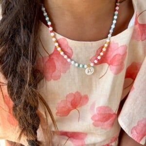 Handgemaakte kinder ketting met sterrenbeeld van schelp