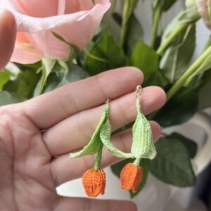 Micro gehaakte tulp oorbellen