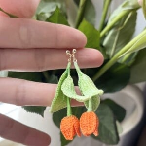 Micro gehaakte tulp oorbellen