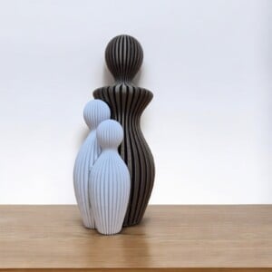 Modern 3d geprint beeldje mama met 2 kinderen
