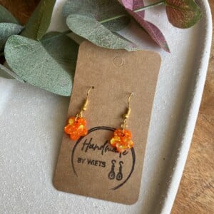 Oranje oorbellen - glitter bloem
