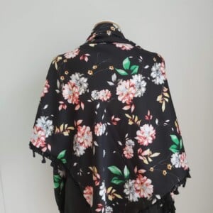 Polyester 3-hoek sjaal met kwastjes (zwart | bloemen)