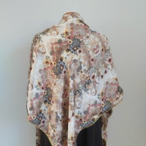 Satijnen 3-hoek sjaal met band ( beige | paisley, bloemen)