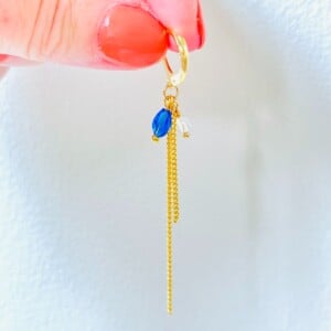 Stijlvolle oorringen met glassteentjes in blauw en wit