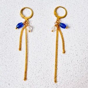 Stijlvolle oorringen met glassteentjes in blauw en wit