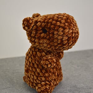 Vriendelijke Capybara knuffel, gehaakt in velvet garen, geschikt voor kinderen onder de 3jaar