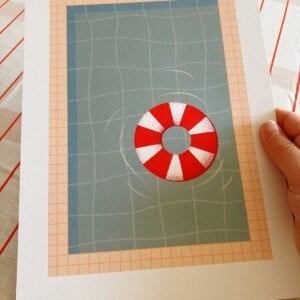 Zwembad met rode zwemband kunstprint – moderne zomerse illustratie | A4 poster 21x30 cm