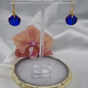 Vergulde oorbellen met kristallen schelp - diep paars/blauw