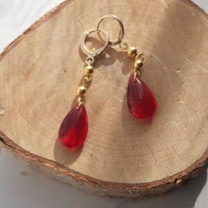 Unieke oorbellen: Rood/goud: Handgemaakt met glazen kralen