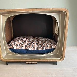 Retro zwarte kattenmand / hondenmand TV