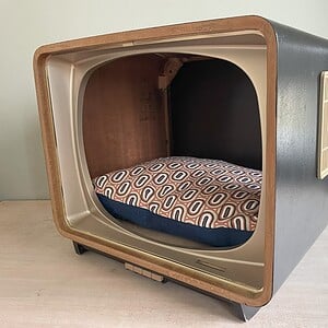 Retro zwarte kattenmand / hondenmand TV