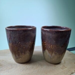2 keramiek koffiebekers Merlot