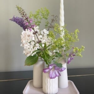 Bloemenplank met kaarsenstandaard recycled