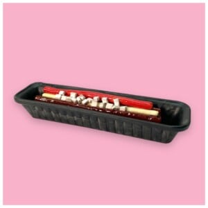 Frikandel speciaal van keramiek om op te hangen