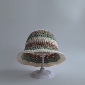 Gehaakt baby zonnehoedje 'Sage, crème en beige'