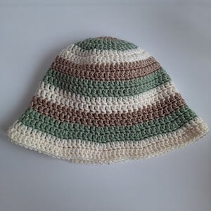 Gehaakt baby zonnehoedje 'Sage, crème en beige'