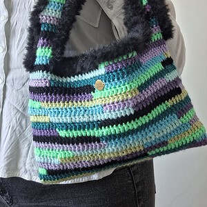 Gehaakte asymmetrische tas paars