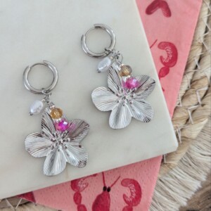 Gotta love flower oorbellen zilver