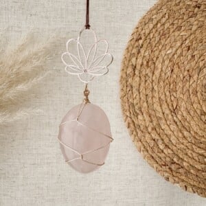 Handgemaakte decoratieve hanger met rozenkwarts: voor liefde, harmonie en positieve energie in huis
