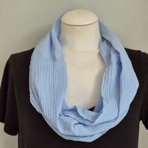 Katoenen mousseline colsjaal (blauw | effen)