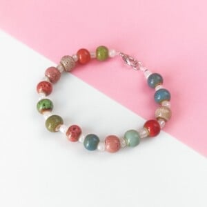 Kralen armband van met keramische kralen - Rood -blauw