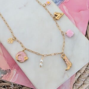 Roze detail bedelketting goud