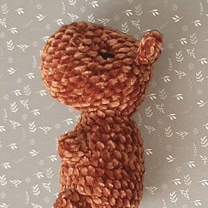 Schattige en Vriendelijke Capybara knuffel, gehaakt in velvet of chenile garen, geschikt voor kinderen onder de 3jaar